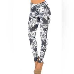 NWT Women’s Buttery Smooth Rose Blur Leggings One Size Regular 0-10 Gray/White